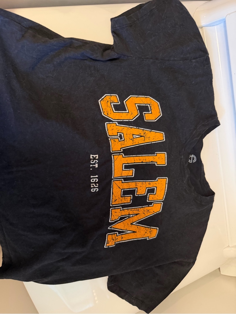 Salem Graphic womens slightly cropped T-Shirt Halloween size medium